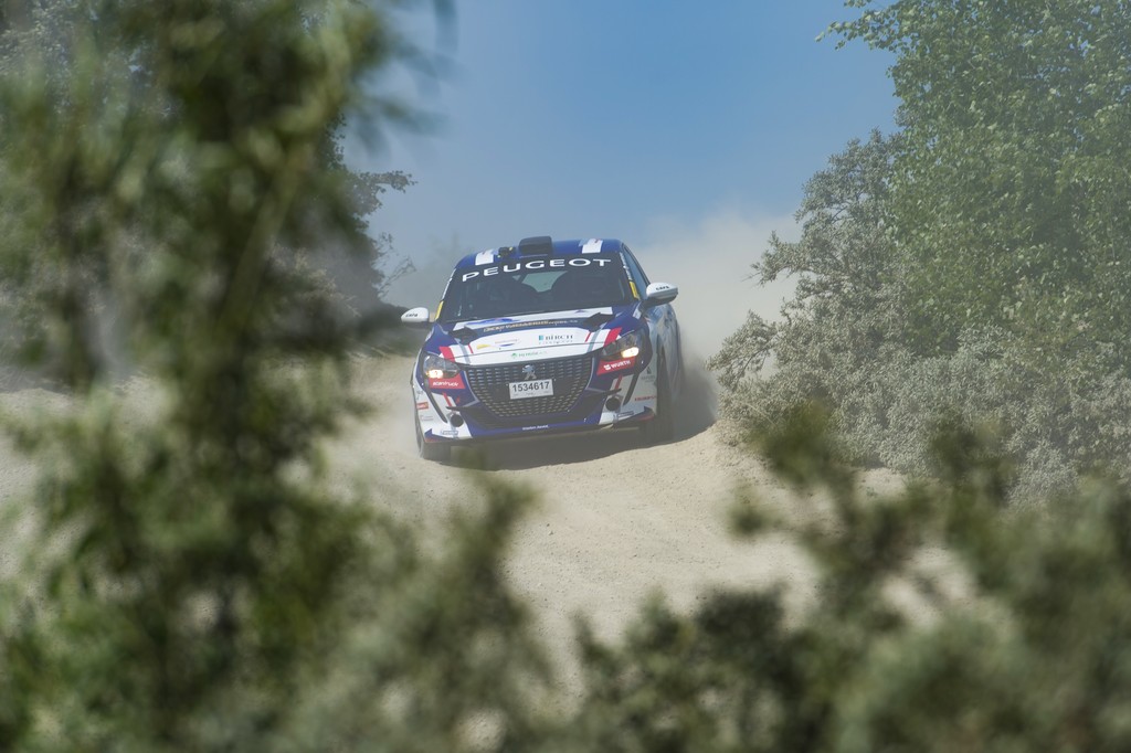 Mathias Christiansen er ved at have fundet sig godt til rette med den nye 208 Rally4, og håber den kommende weekend bliver en ny mulighed for at bygge på
(Foto: Jokum Tord Larsen)